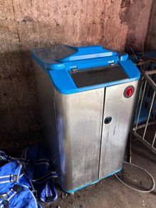 Automatic calf feeder