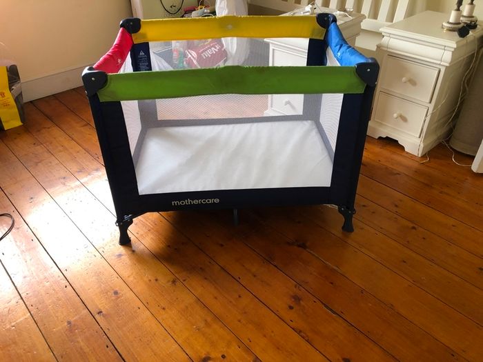 Travel cot