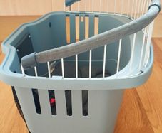 Pet carrier for bicycles