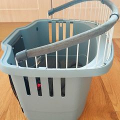 Pet carrier for bicycles