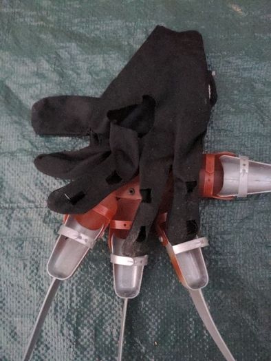 Halloween claws