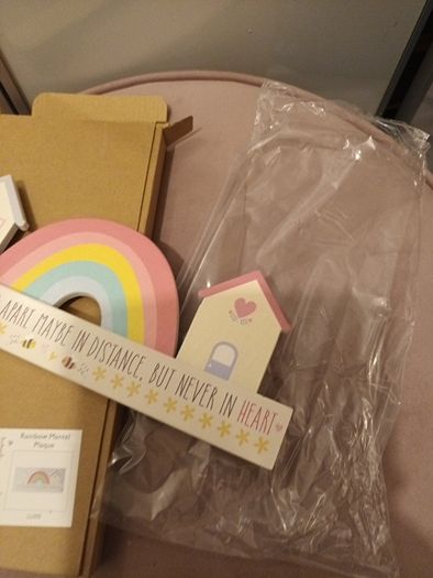 Rainbow mantle plaque