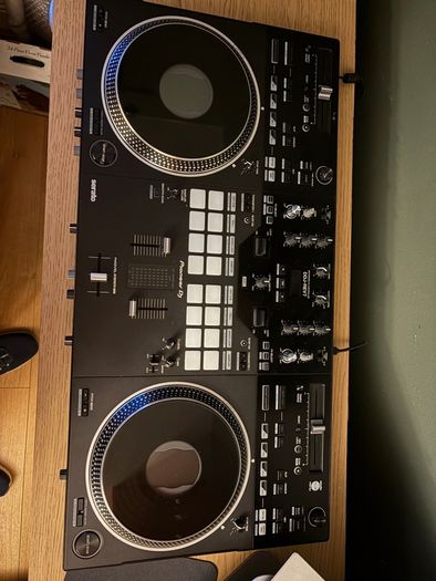 Pioneer DJ Rev 7 (with original pioneer travel case & decksaver