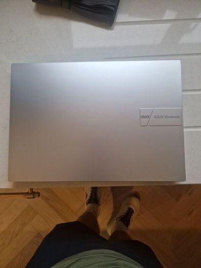 ASUS Vivobook 16