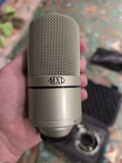 MXL 990 Condenser Microphone + Shock Mount + Case