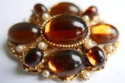 Vintage 1980s SPHINX Brown Cabochon and Pearl Brooch