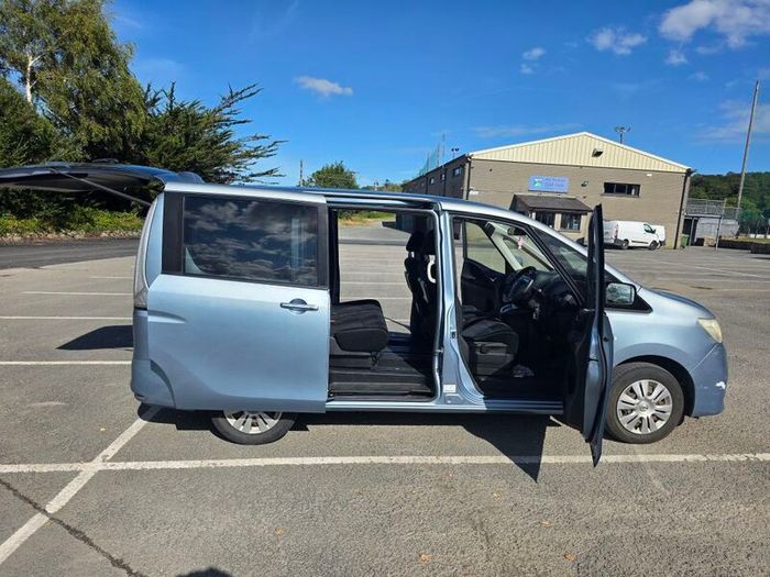2013 Nissan Serena
