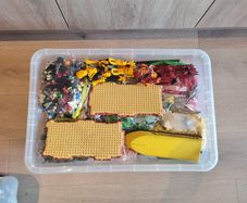LEGO 10kg bundle + 2 large baseplates + minifigs