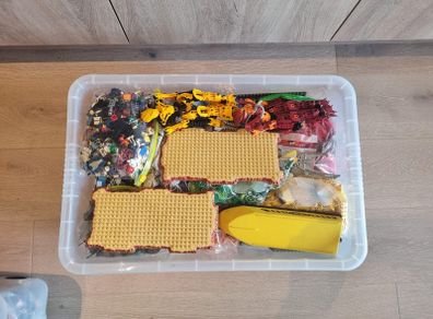 LEGO 10kg bundle + 2 large baseplates + minifigs