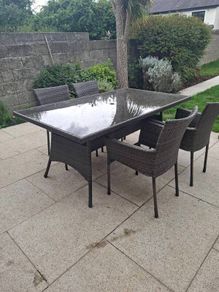 Garden table and 4 chairs to