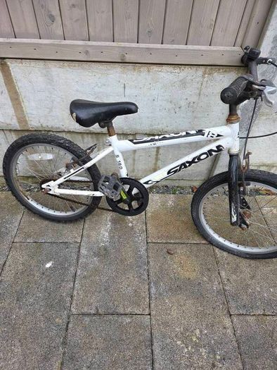 Assorted kids' bikes