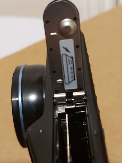 Samsung NV11 10.1MP Compact Digital Camera Black Landiao 5X Zoom Schneider Lens, no Battery, excellent cosmetic condition