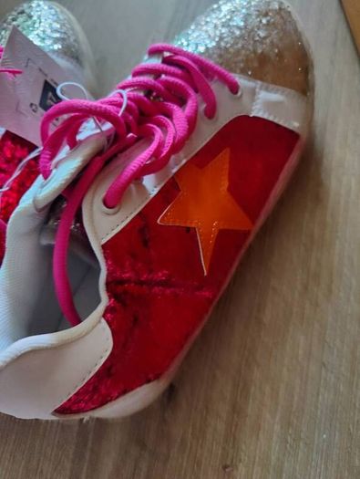 girls sneaker