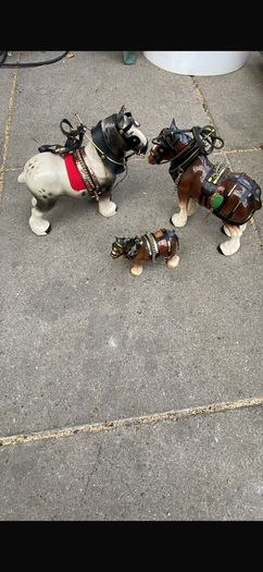 3 horse set