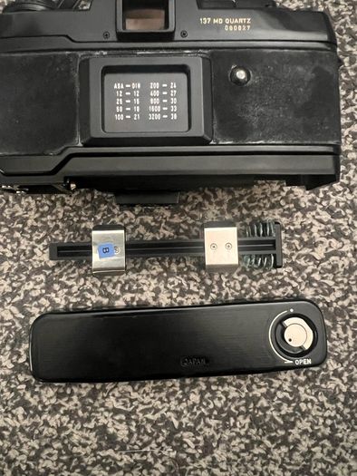 Contax 137 MD Quartz Camera with Accessories (see description)
