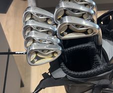 Taylormade R7 Irons and Taylormade stand Bag