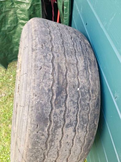 10 stud super single tyre
