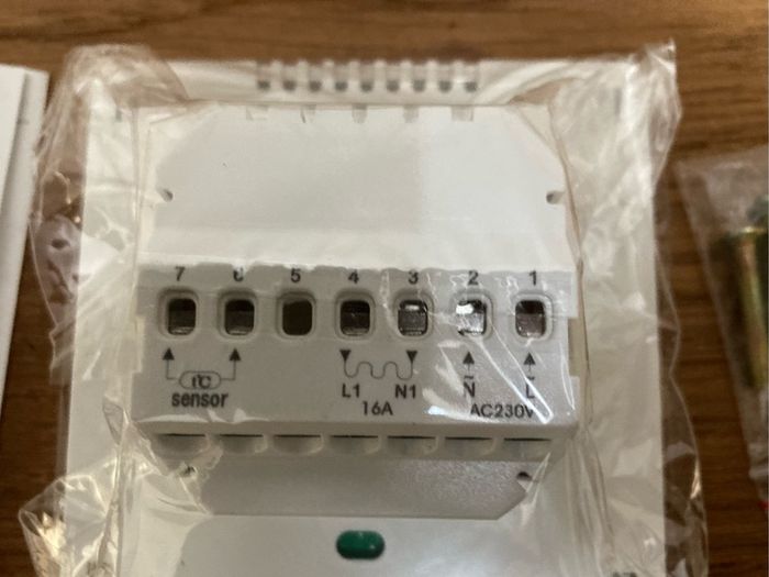 Electronic thermostat