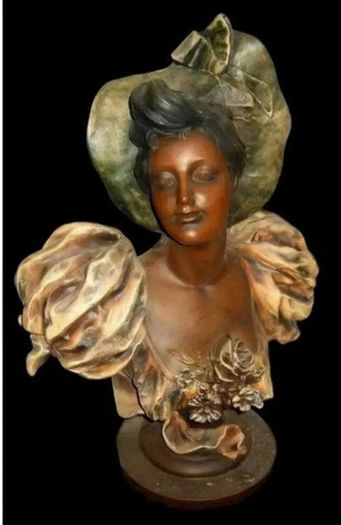 Substantial Vintage Bust 'Libellule'