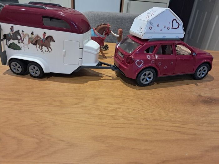 Schleich car and trailer