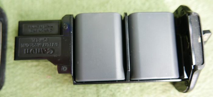 Canon BG-E3 Battery Grip For EOS 350D & 400D with two batteries