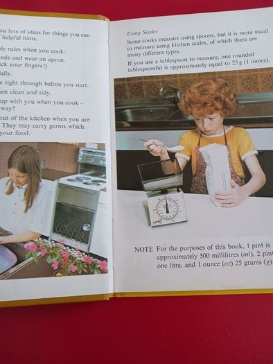 Ladybird/ Ist edition/ 1977/ Learnabout Cooking