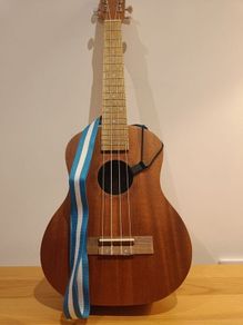 Ukulele Tenor, 26 Inches -  Accessories Included ! Bag, Strap, Picks Postage Available
