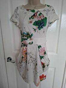 Pretty Off White Floral Dress by Apricot Size 8