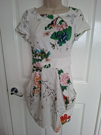 Pretty Off White Floral Dress by Apricot Size 8