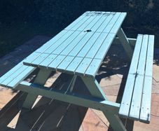 Picnic table