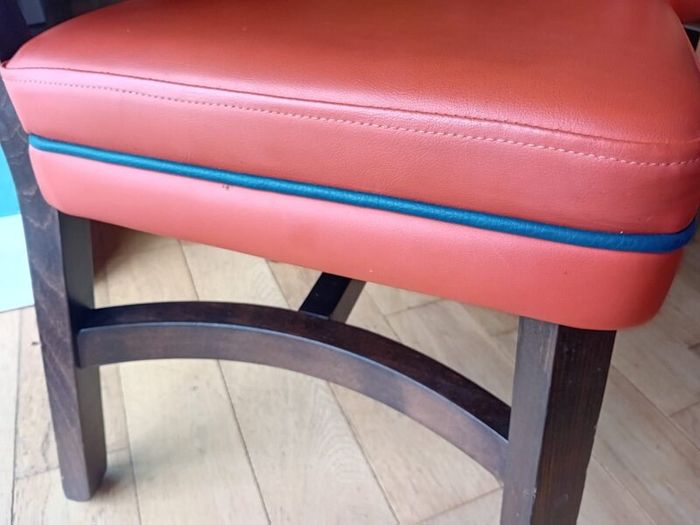 Round dining table 300 and vintage chairs 280