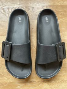 Ladies M&S Flip Flops Size 5