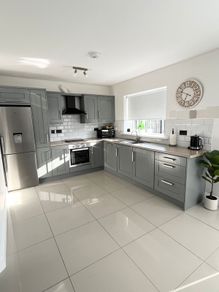 Full Kitchen - Appliances included