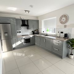 Full Kitchen - Appliances included