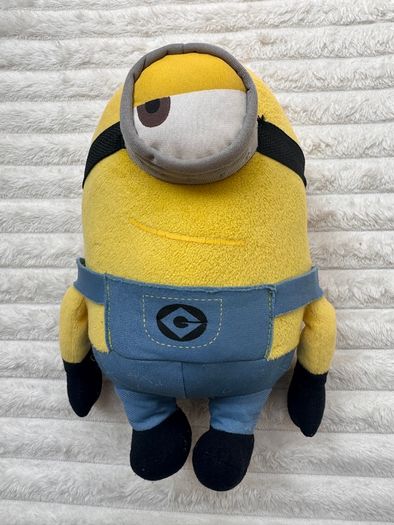 Despicable Me 2 Looking Left  Minion Stuart approx. 30 cm. Used Please see photos