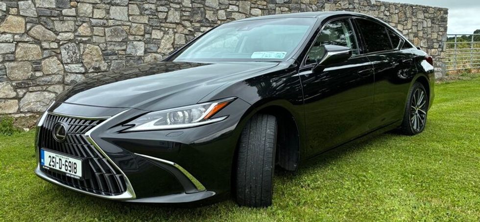 Lexus ES300h 2025