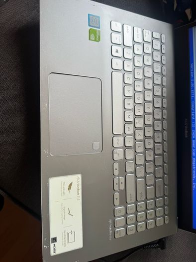 ASUs i7 8gen laptop