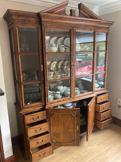 Display Case - Break Front - Large