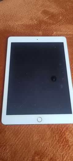 Two iPads Air 2 64GB