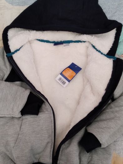 Brand new with tag kids hoodie 4 to 6 years