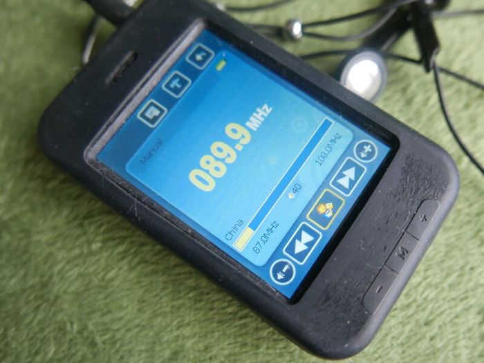 8GB MP4 Player Touch Screen FM Radio