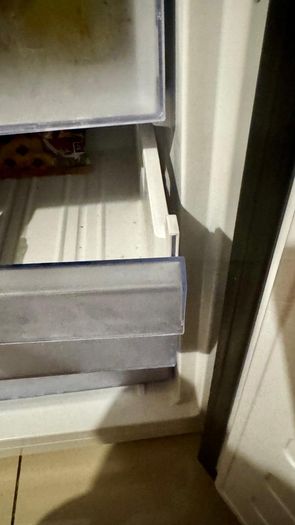 Beko 50/50 Freestanding Fridge Freezer (CSG3582B)
