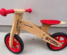 Story wooden balance bike