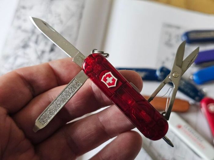 Victorinox Swiss Signature Lite 58mm Swiss Army Knife Keychain tool Collectable