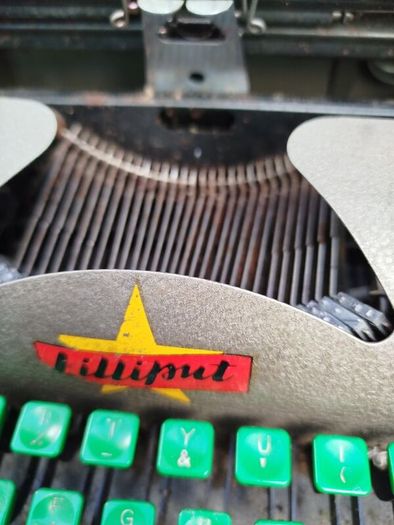 Vintage Childs Lilliput typewriter