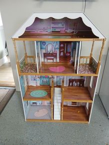 Kidkraft Dollhouse