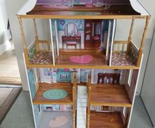 Kidkraft Dollhouse