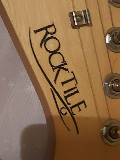 Rocktile Electric Guitar and AMP, in new condition
