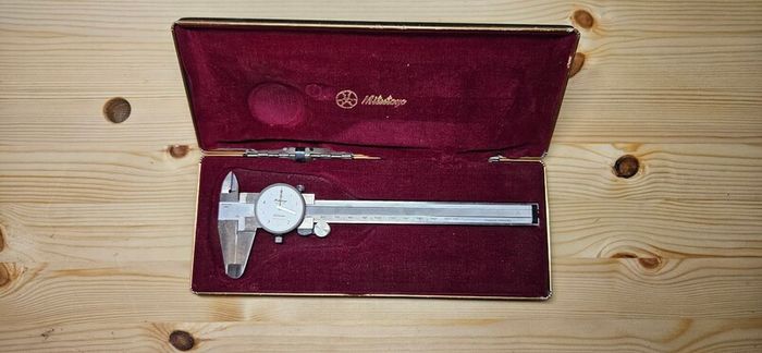 Mitutoyo 505-633 metric dial caliper