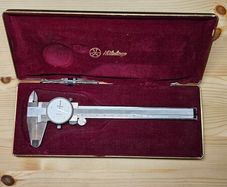 Mitutoyo 505-633 metric dial caliper